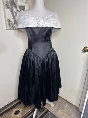 VTG 80s Black Satin Off Shoulder Party Dress White Floral Lace Rose Midi Basque